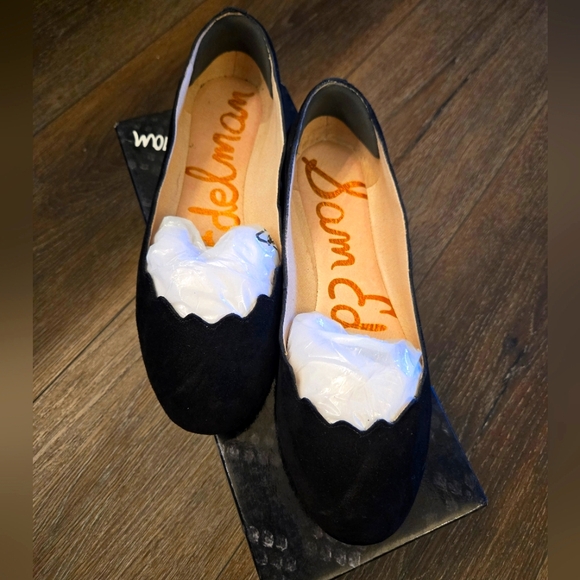 Sam Edelman -  Alaine Scalloped Black Suede Flats - Picture 1 of 4